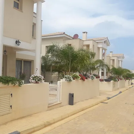 Anthorina 17 فيلة