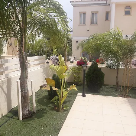 Anthorina 17 فيلة بروتاراس